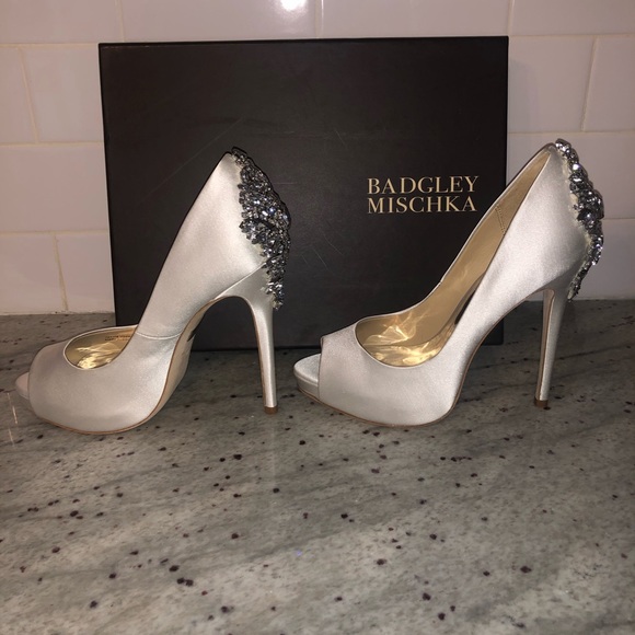 Badgley Mischka Kiara Platforms - Picture 6 of 7